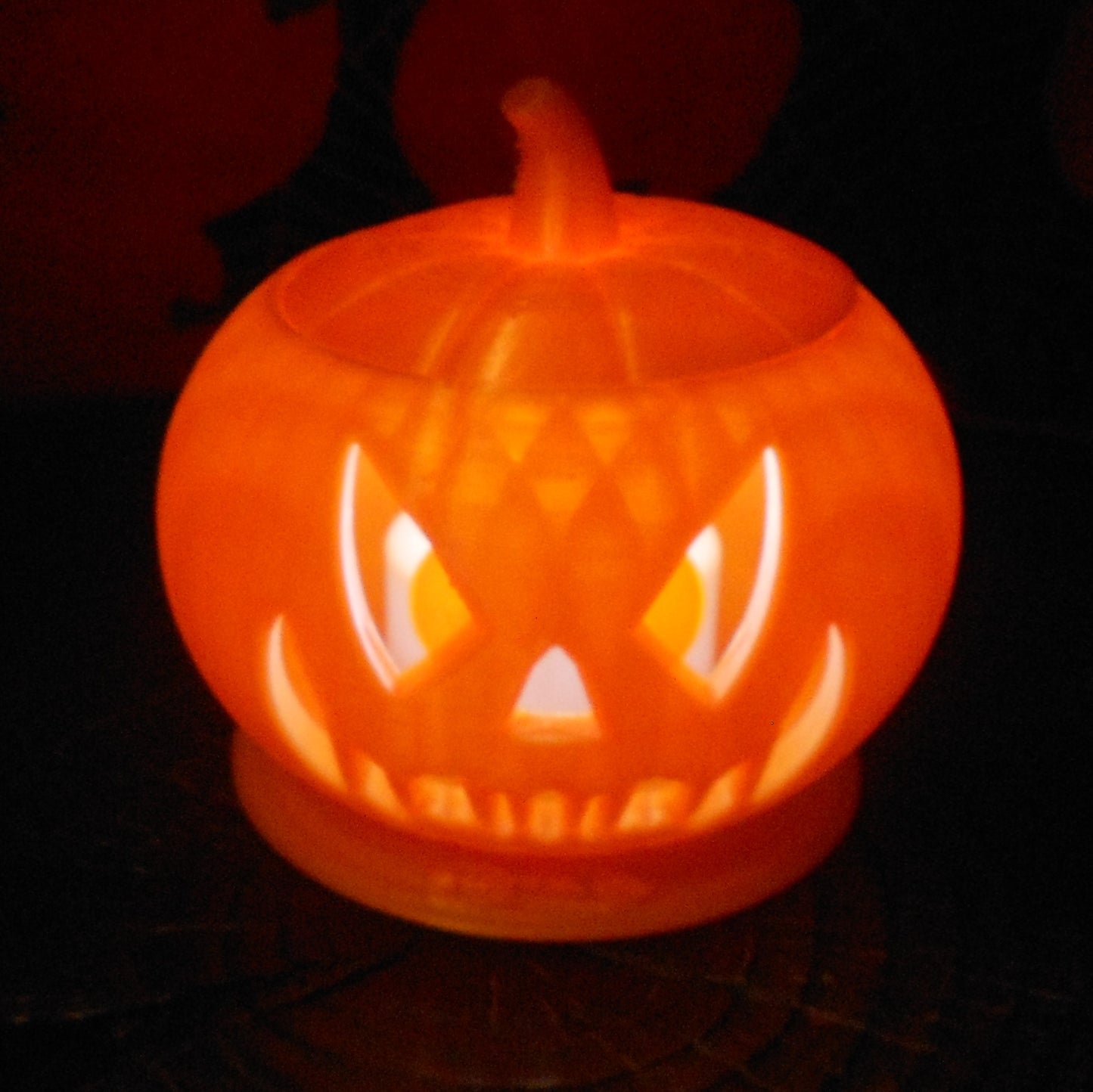 Pumpkin 70mm mit elektronischen Teelicht in weiß.