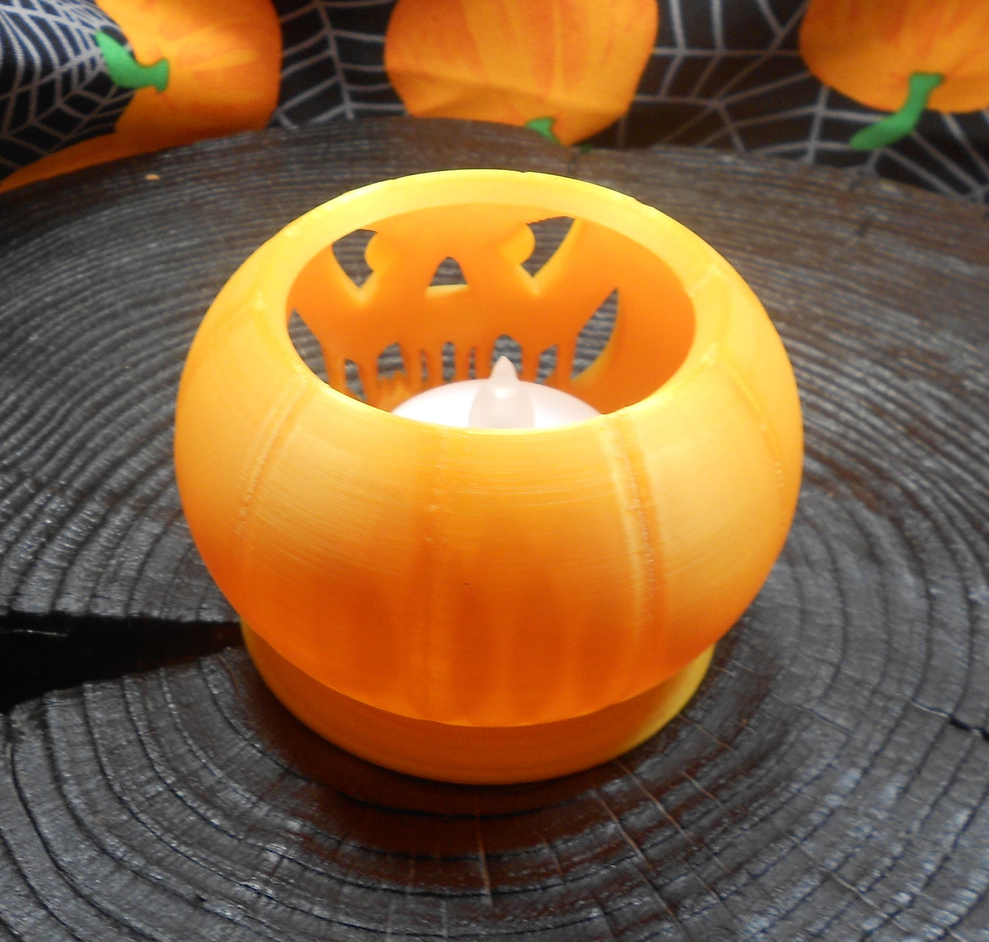 Pumpkin 70mm mit elektronischen Teelicht in weiß.