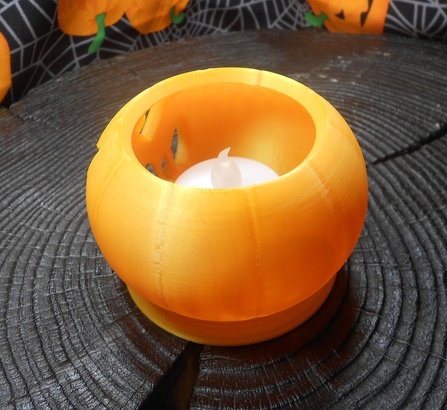 Pumpkin 70mm mit elektronischen Teelicht in weiß.